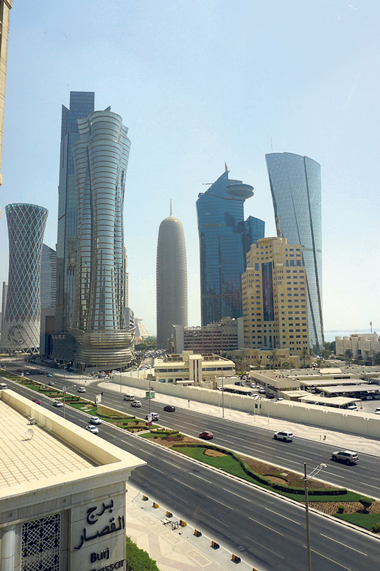 Gratte-ciels avec, au centre, la Doha Tower.
