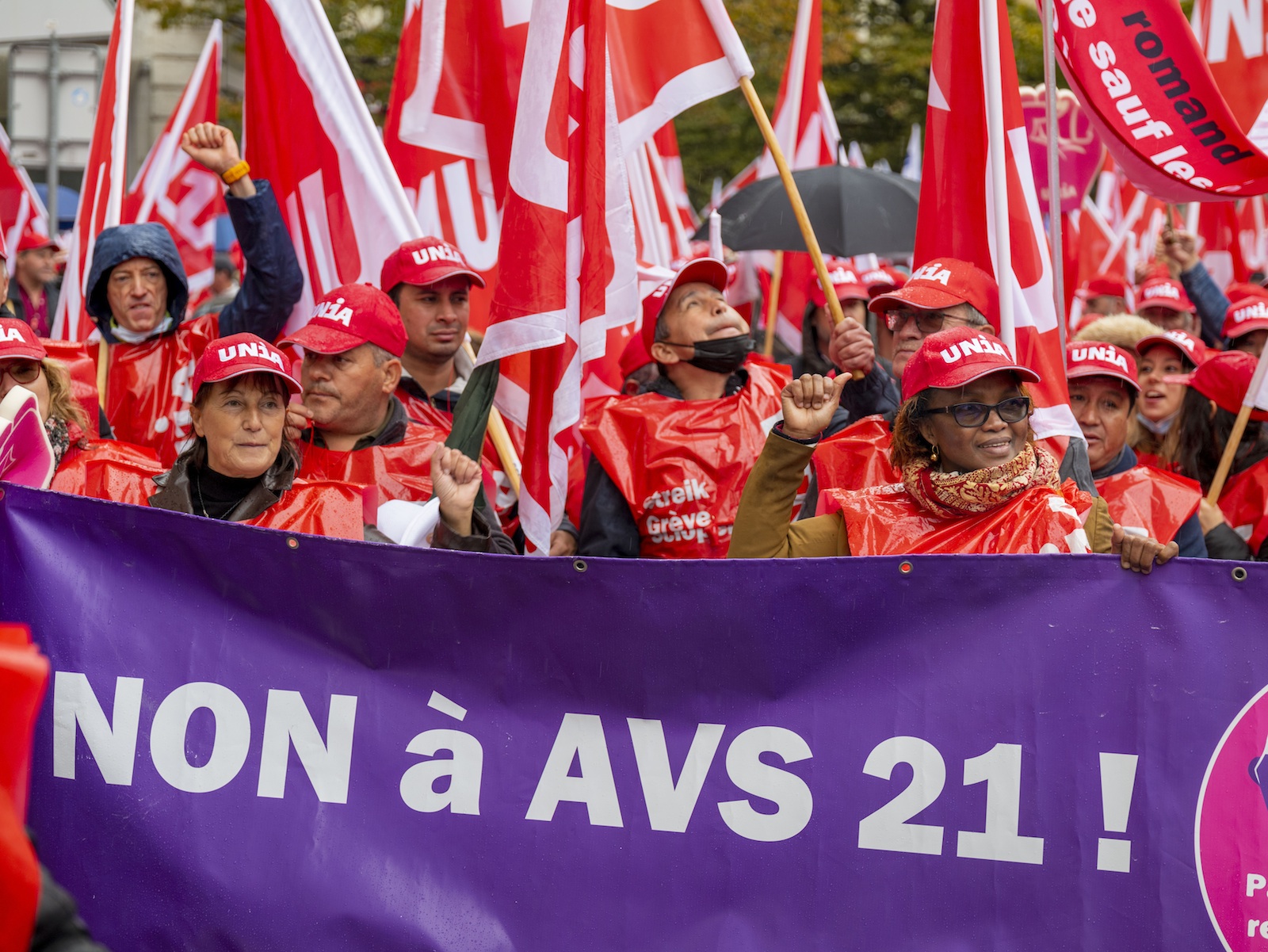 Manifestation à Genève. Banderole "Non à AVS 21!"