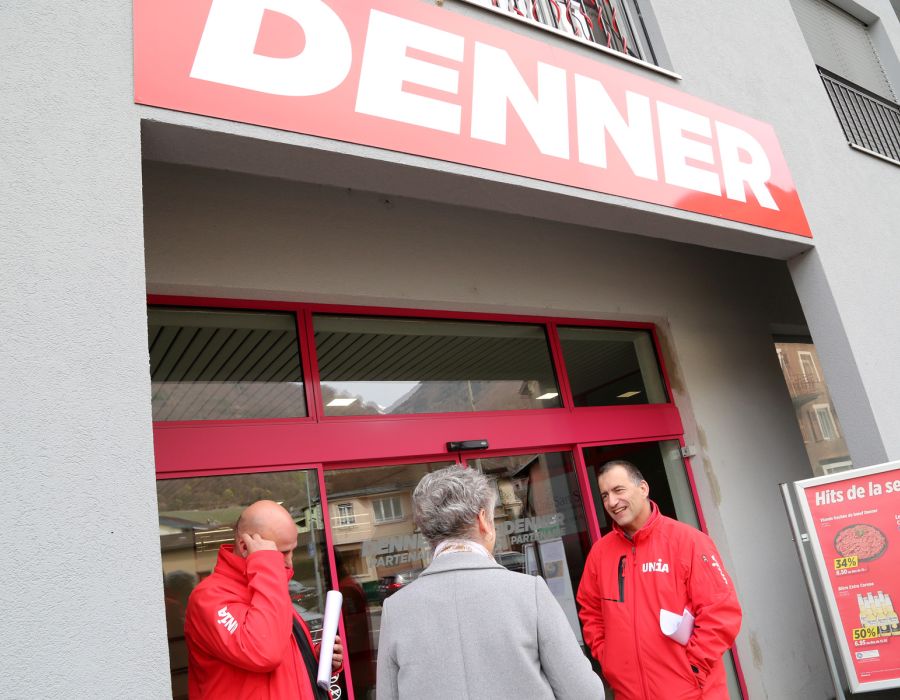 Unia a sensibilisé la clientèle aux conditions de travail des employés d’un satellite et d’un partenaire Denner à Vouvry et au Bouveret