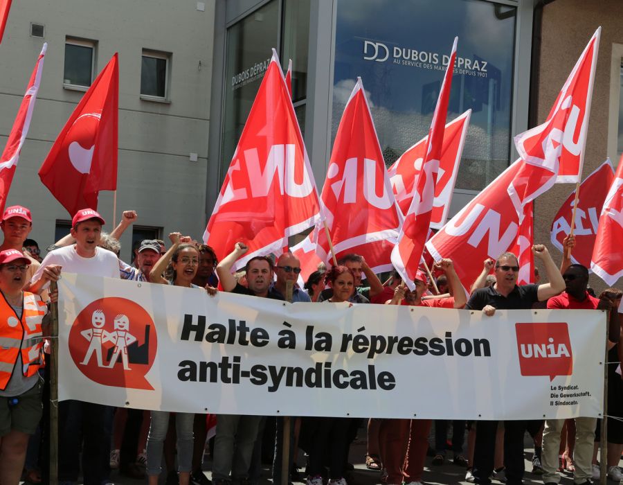 Unia avait déjà soutenu l’horloger quand il avait été congédié, organisant devant l’entreprise une manifestation pour dénoncer un licenciement anti-syndical.