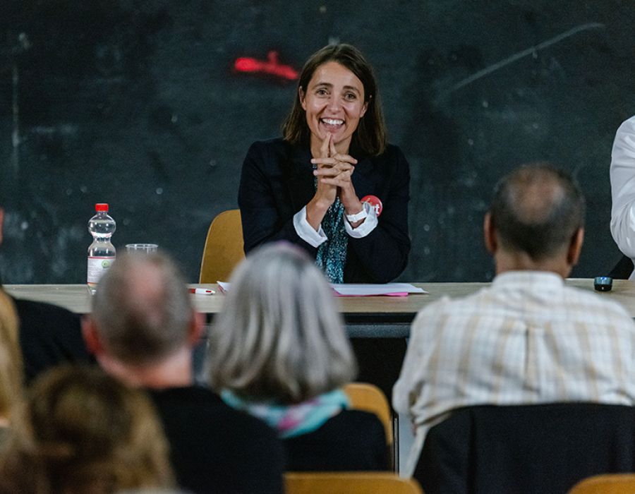 C’est une Sophie Binet combative qui s’est adressée le 22 septembre à Lausanne aux syndicalistes et politiciens suisses, captant l’attention des participants à sa conférence-débat. 