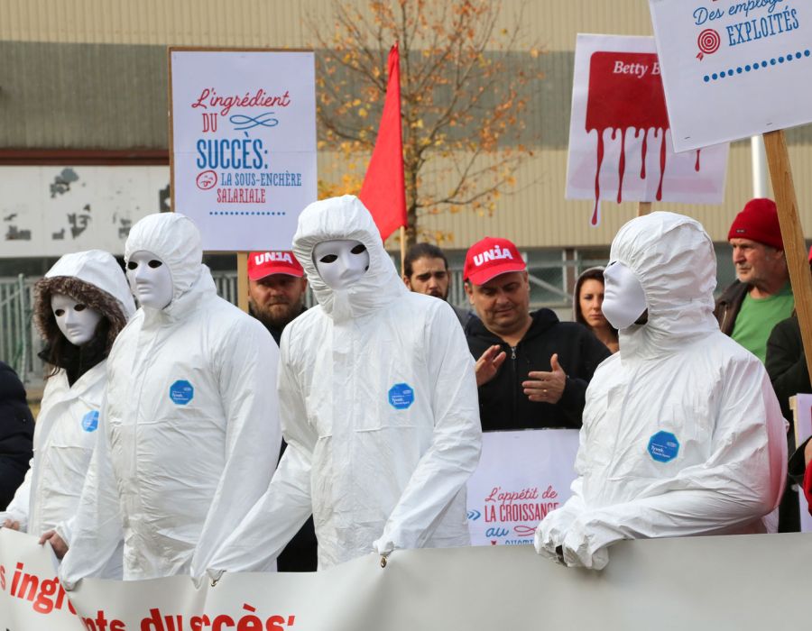 Protestation devant l'usine Hilcona d'Orbe le 2 novembre 2018