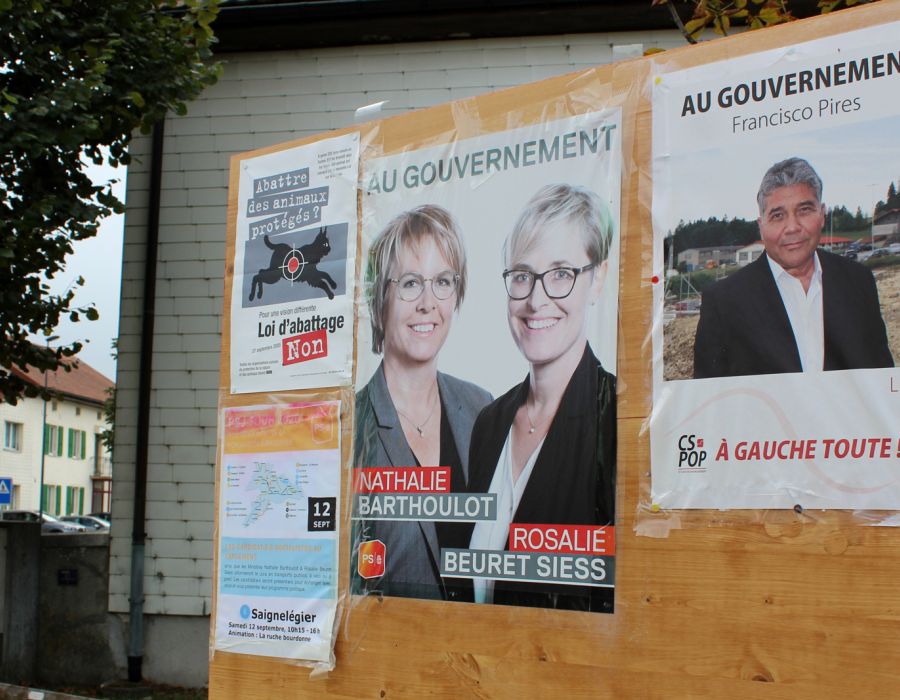 Affiches électorales dans le Jura.