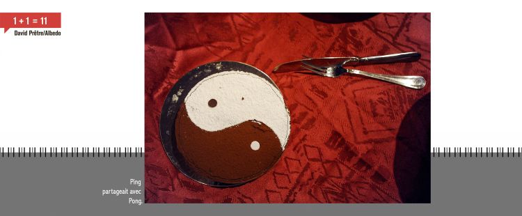 Dans un assiette, une tarte en forme de Yin et Yang. Légende: Ping partageait avec Pong.
