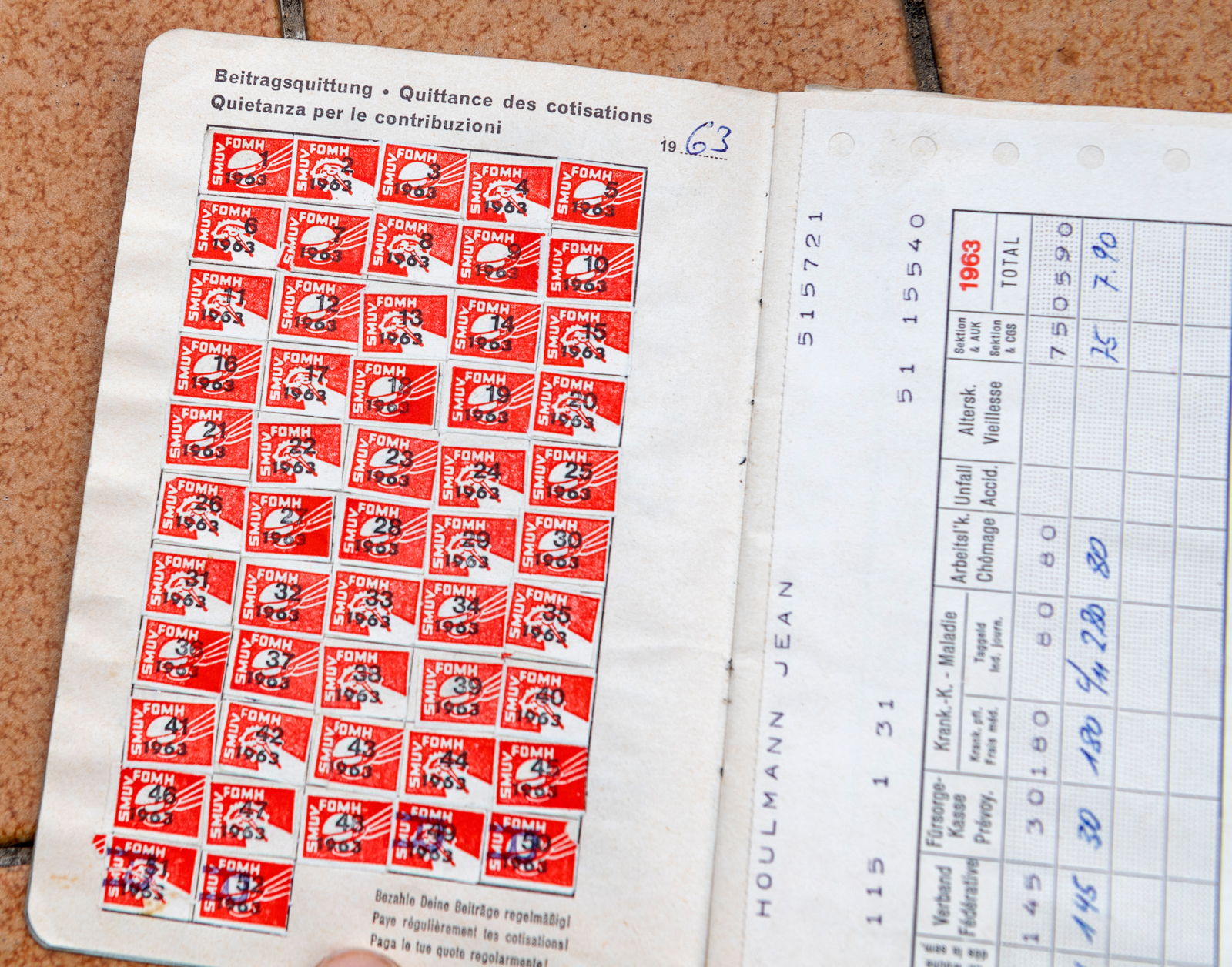 Semainier syndical avec des timbres.