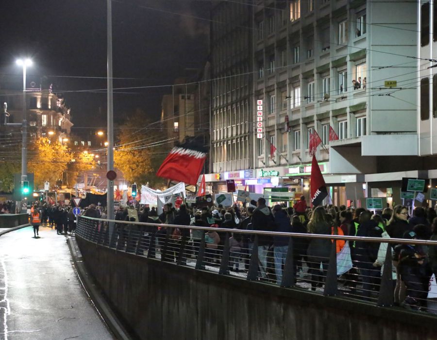 Manifestation à Lausanne contre le démantèlement des conditions d'accueil des écoliers vaudois.