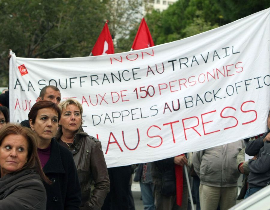 Manifestation d’employés de France Télécom le 20 octobre 2009 au centre Saint-Mauront de Marseille.