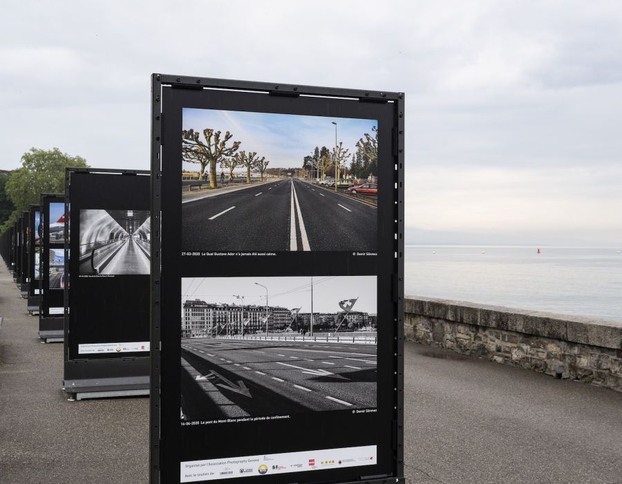 Exposition de photos le long du quai Wilson à Genève.