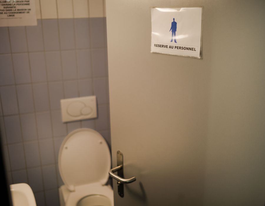 «Permettre aux gens d’aller aux toilettes relève de la protection de la santé. Or, l’employeur a l’obligation de protéger la santé et de mettre en œuvre toutes les mesures en ce sens.»