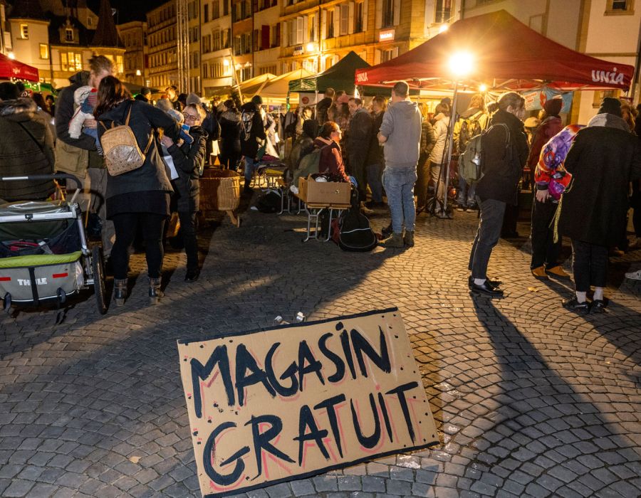 "Magasin gratuit" à Neuchâtel.