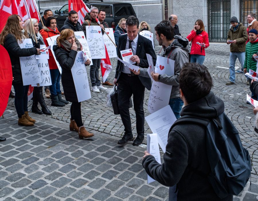 Le 17 décembre 2019, grévistes, militants et syndicalistes d’Unia se sont rassemblés devant le Grand Conseil vaudois pour demander un soutien politique. 