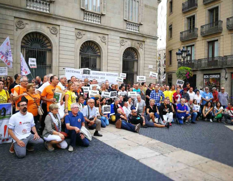 sit-in des participants à la rencontre internationale à Barcelone